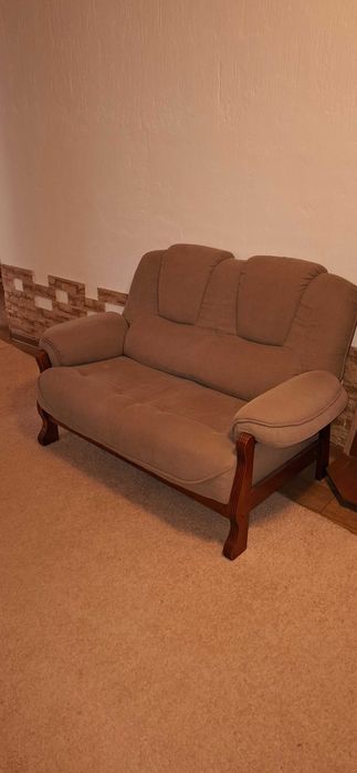 диван из комплекта мягкой мебели