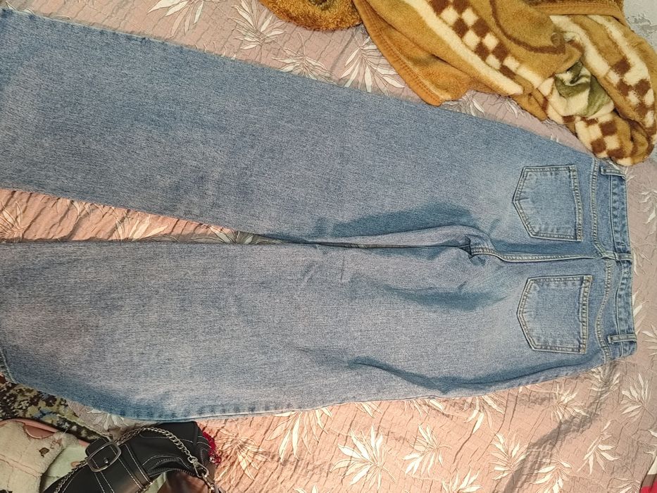 Джинсы голубые, широкие