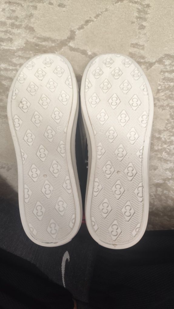 Кроссовки Gucci с кожей 43 размер