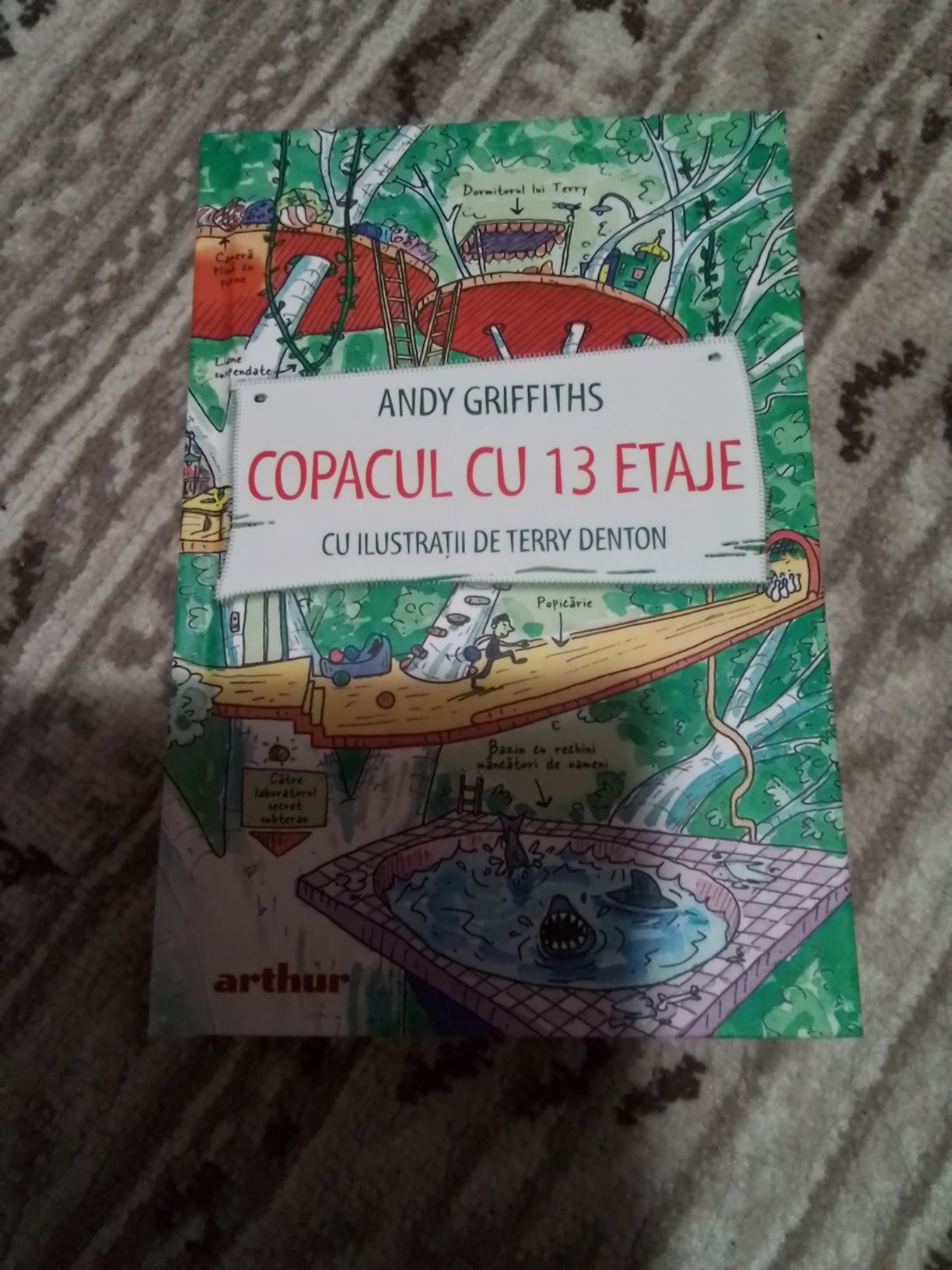 Carte copacul cu 13 etaje