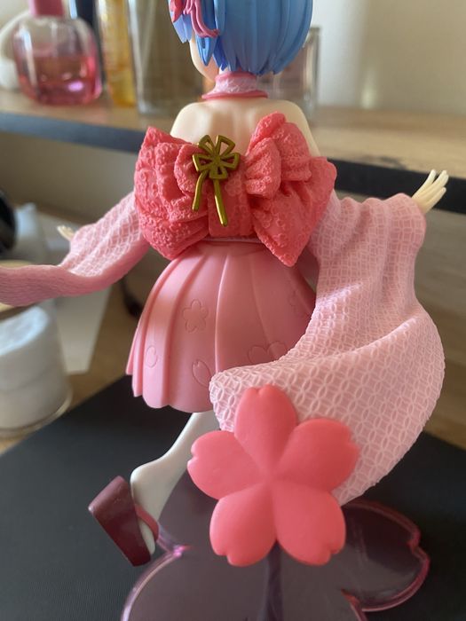 Продавам колекционерска фигурка RE: Zero Rem