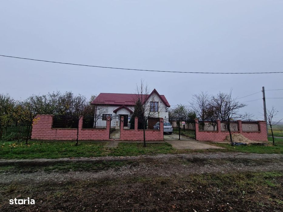 casa  197 mp, garaj, foisor, gratar, teren 870 mp la 100 m de DN 4