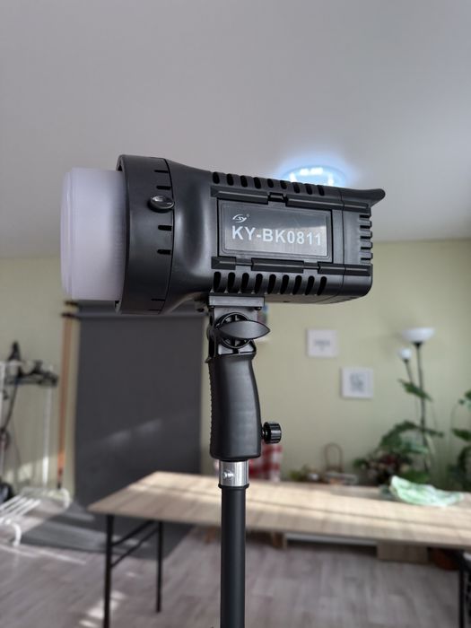 Продается лампа - источник постоянного света