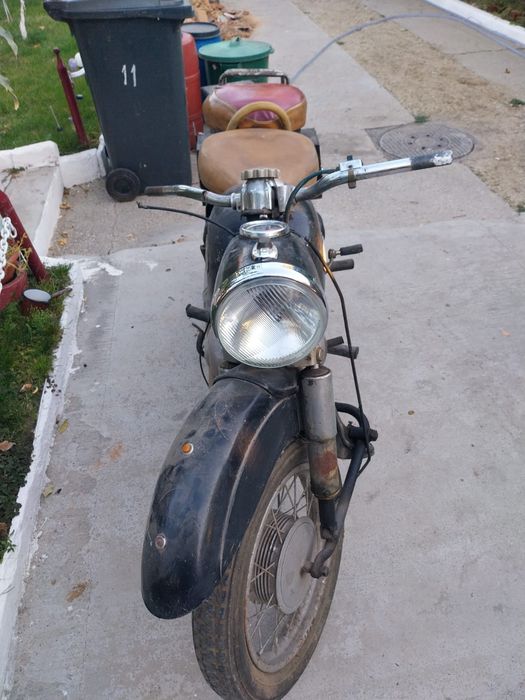 Vând motocicletă