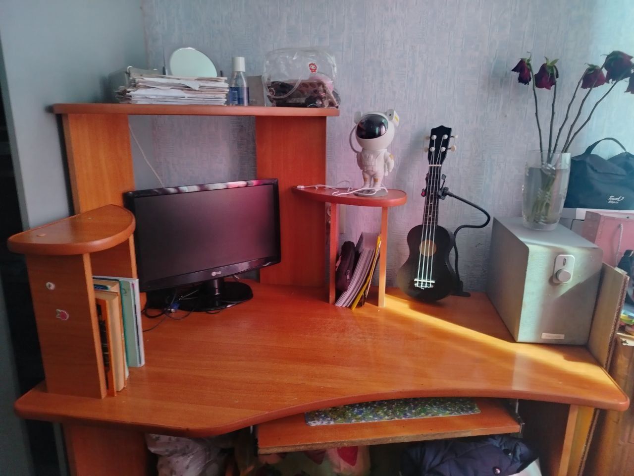 Компьютерный,угловой стол