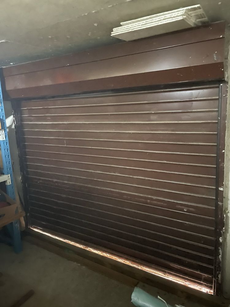 Продавам ролетна  гаражна врата 233/214см Saav