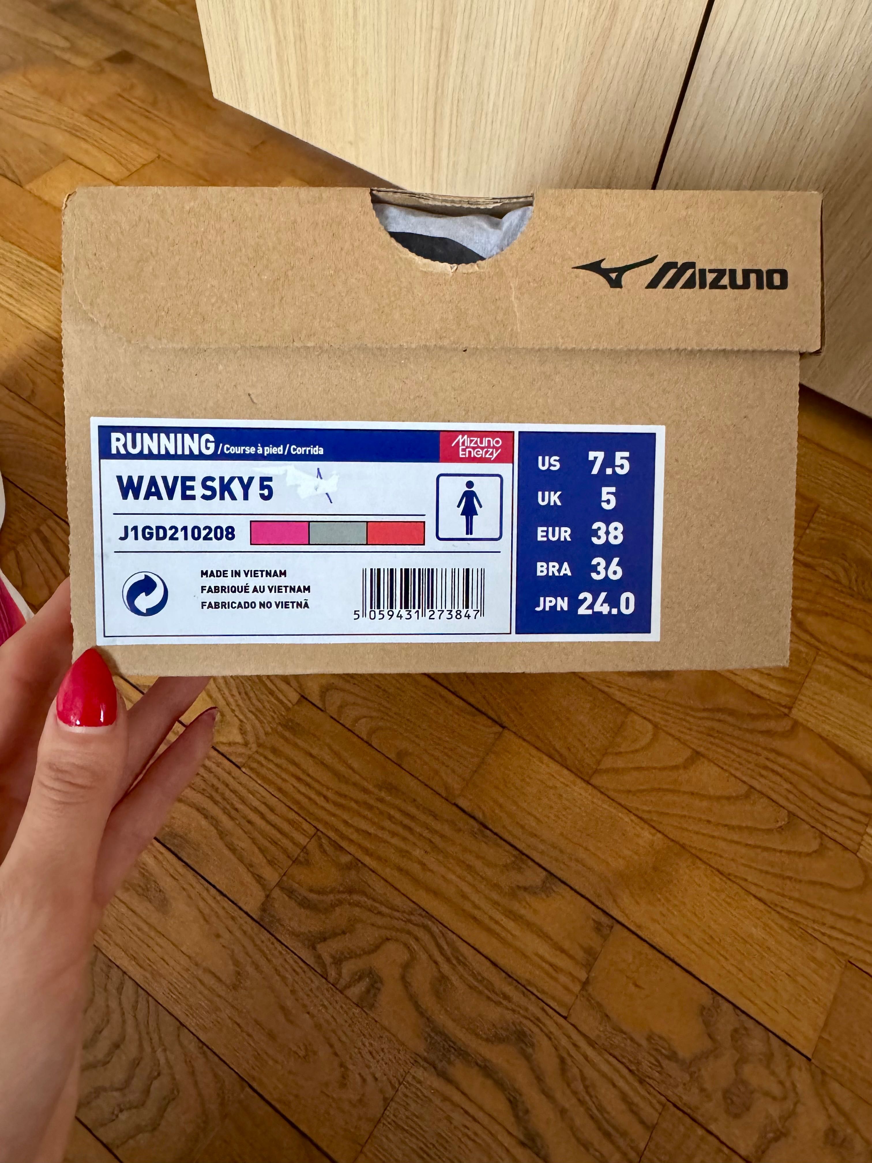 Нови дамски обувки за бягане Mizuno Wave Sky 5