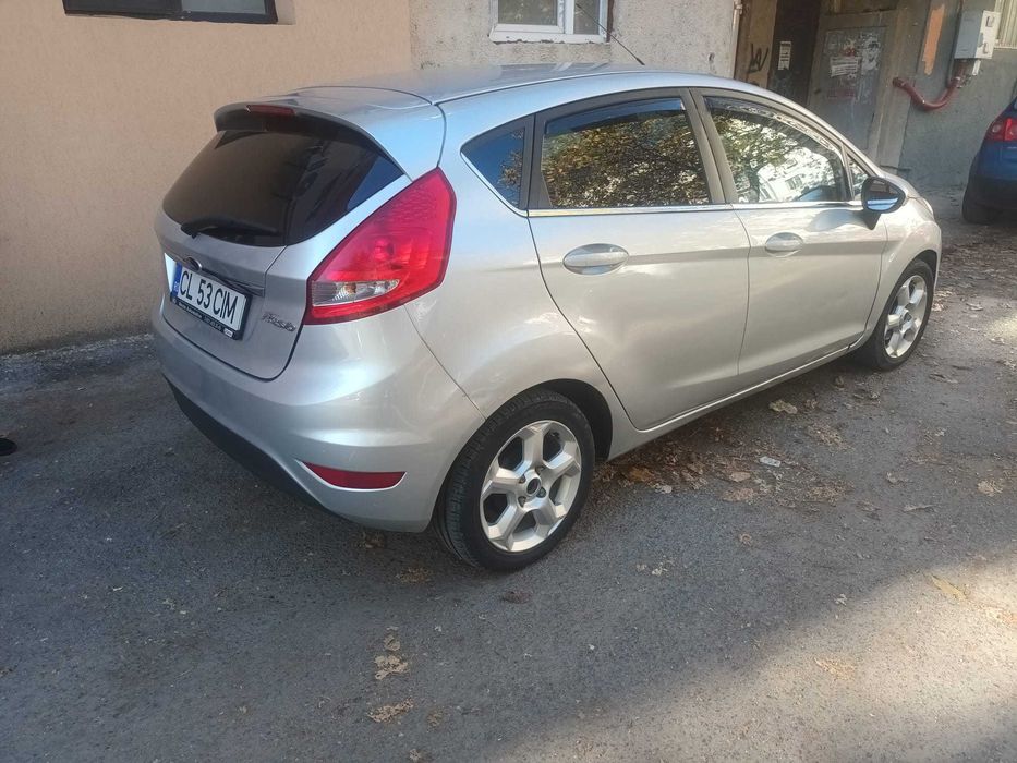 Ford fiesta 1.4 benzina plus GPL