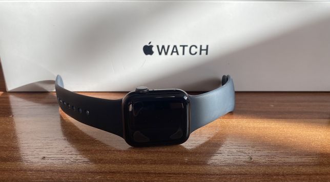 Продается Apple watch SE 40 mm оригинал