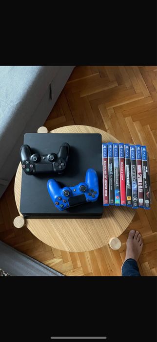 Playstation 4 slim