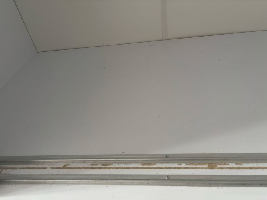 Dulap ,fara partea din mijloc (fara oglinda )