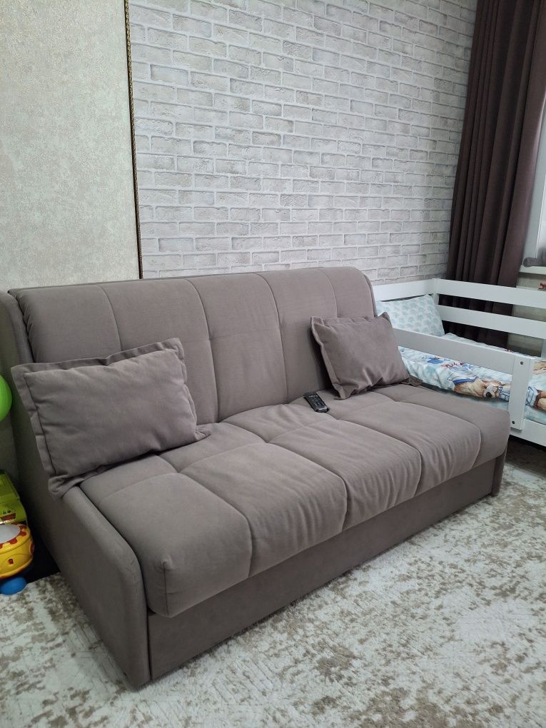 Продам диван Амадей