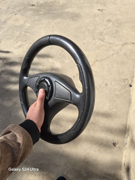 Rul faqat juguliga turi keladi