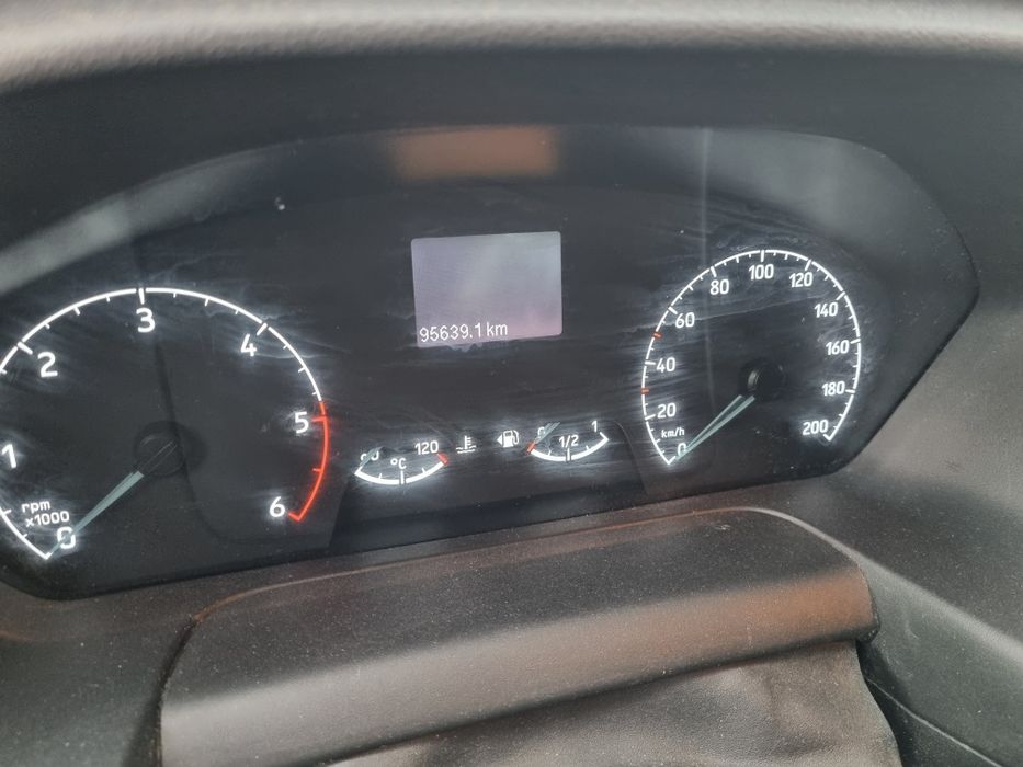 Vând Ford  basculabil 6 locuri bena 2.30/3.20