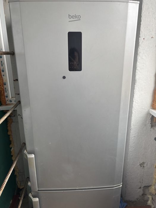 Продам не рабочий холодильник