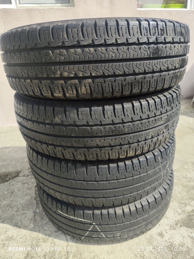 4 бр. 225/75/16 С бусови Летни гуми Michelin Дот 2022