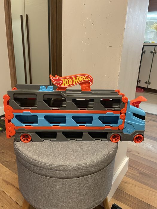 Hot wheels,Хот уйлс писта,камион,играчки