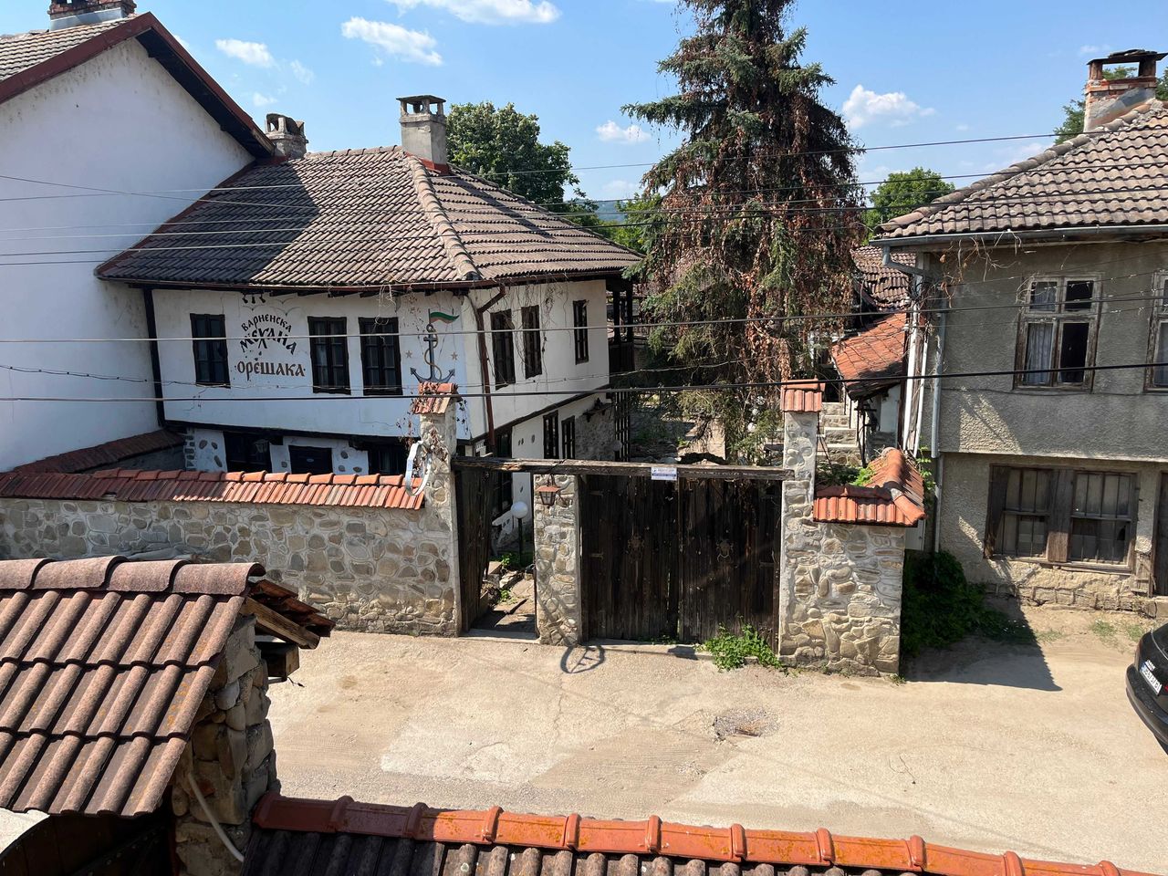 Продава се Хотел в Троян - 1240 кв.м за 231 €/кв.м - Снимка #1