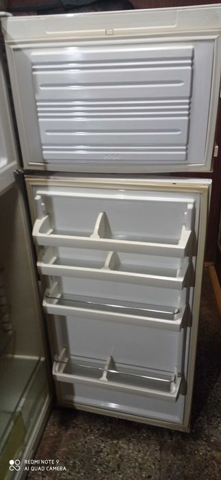 Продавам хладилник LIEBHERR модел  Comfort с горна камера