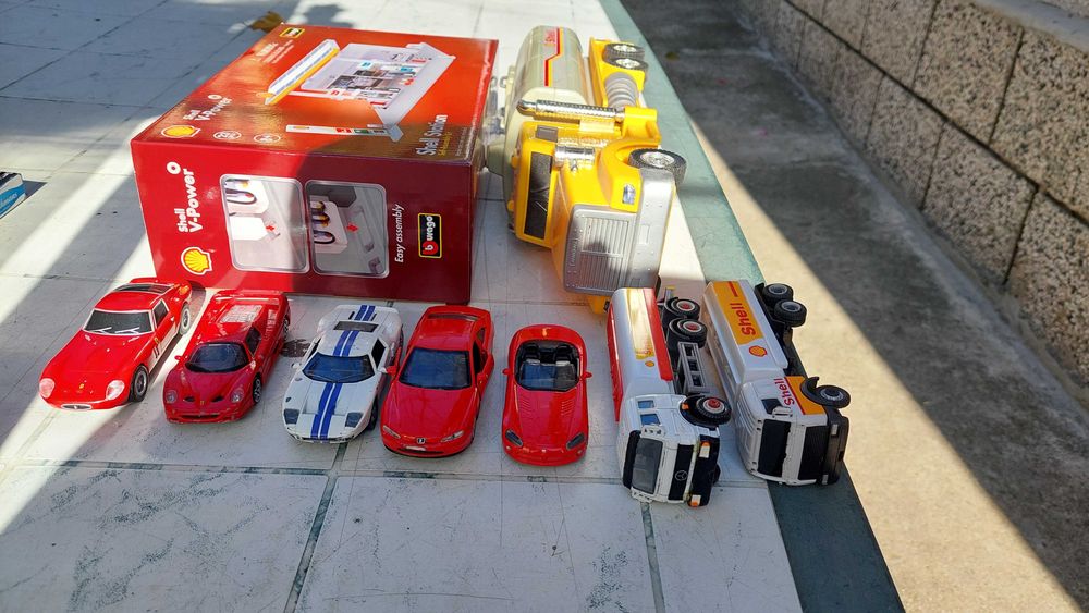 Шел shell бензиностанция с коли и камиони