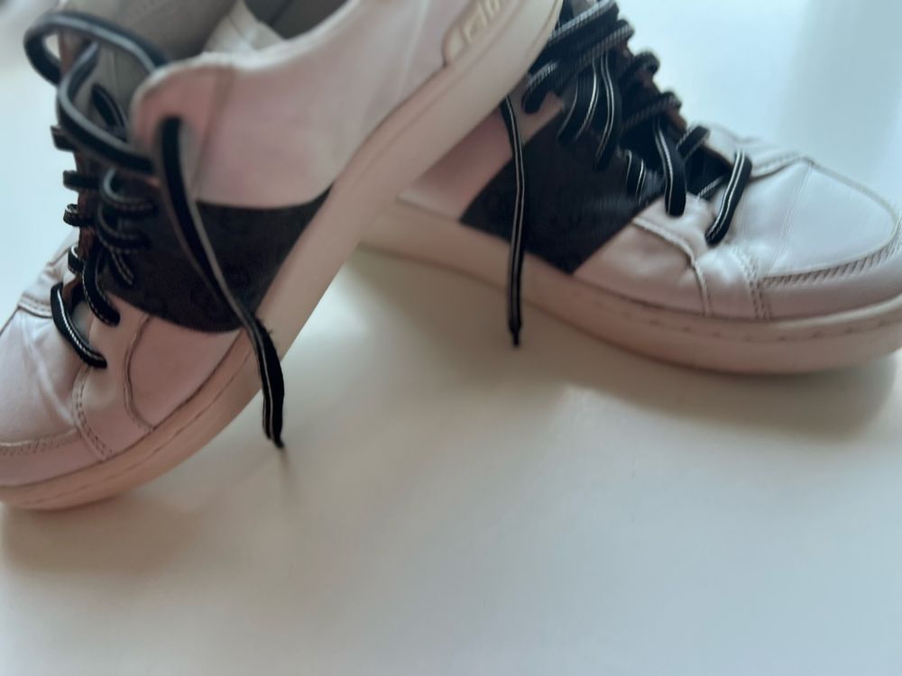 GUESS Сникърси Verona Stripe Low 43
