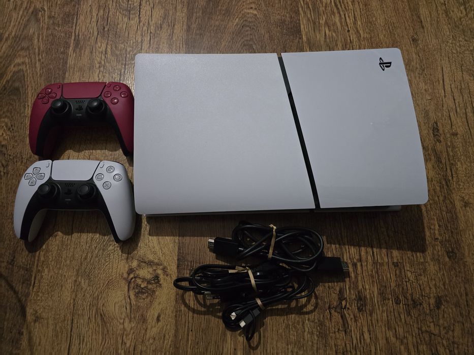 Ps5 slim 2 joystick uri aproape nou, digital edition