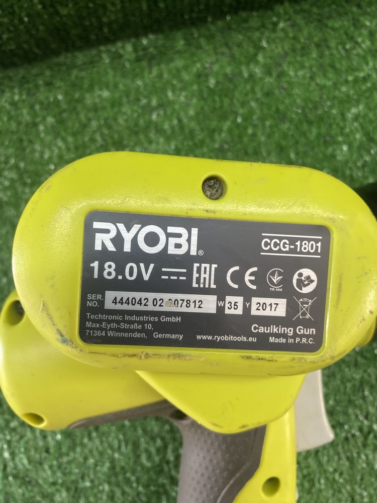 Пистолет за силикон Ryobi CCG-1801