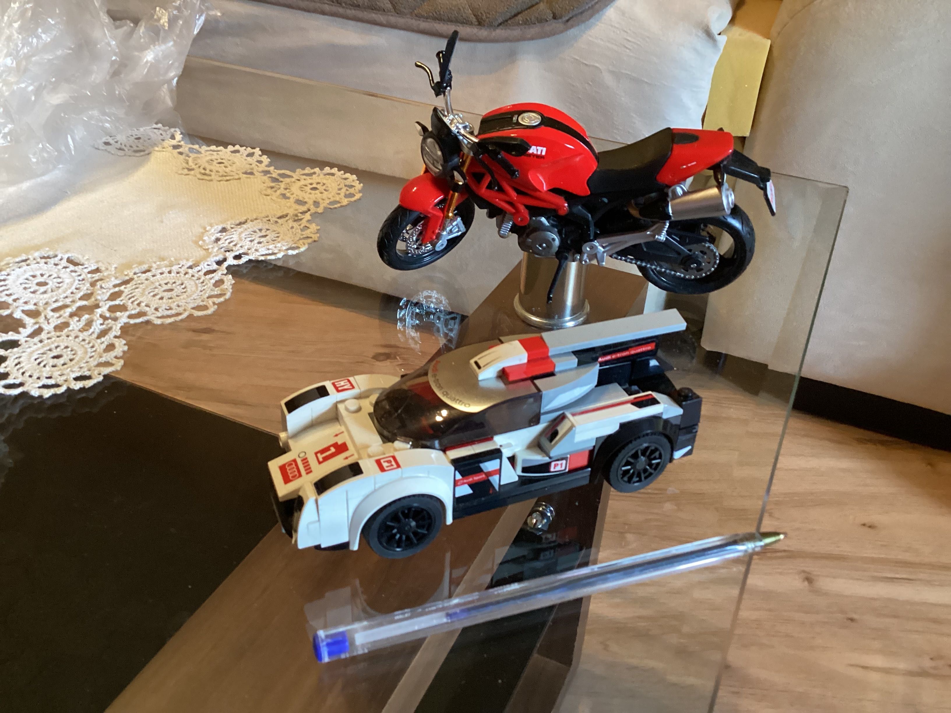 Мотор Ducati и Лего кола