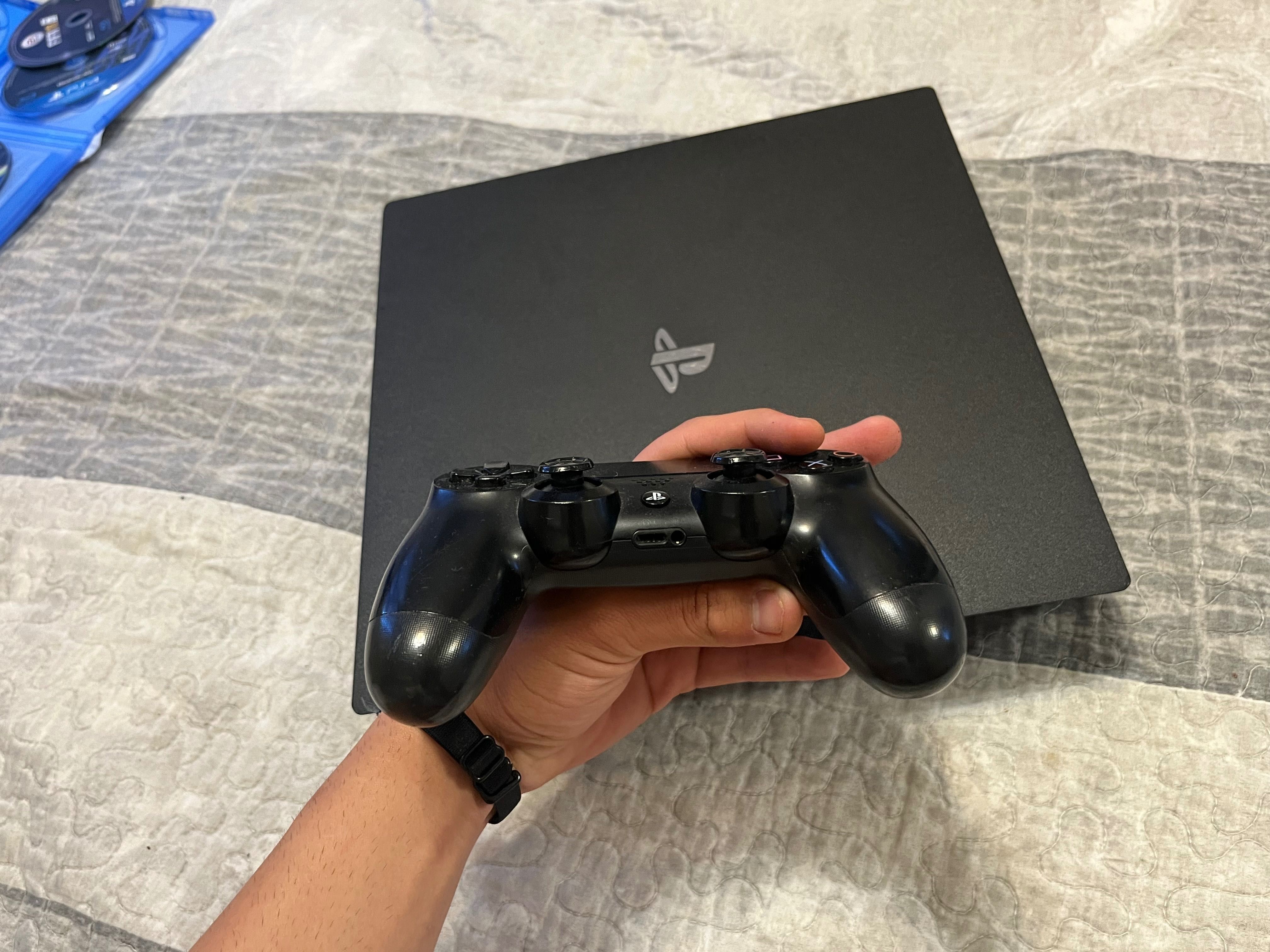 Продавам моят PlayStation4 pro 1TB