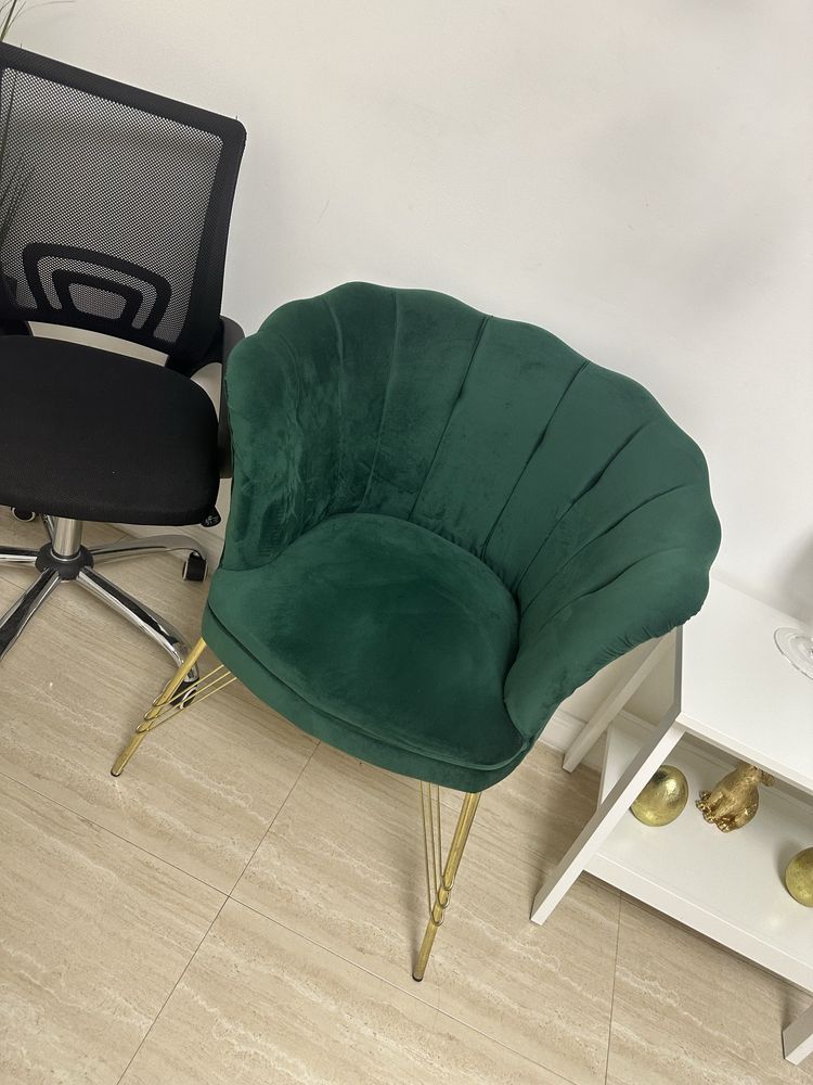 Canapea plus fotolii noi