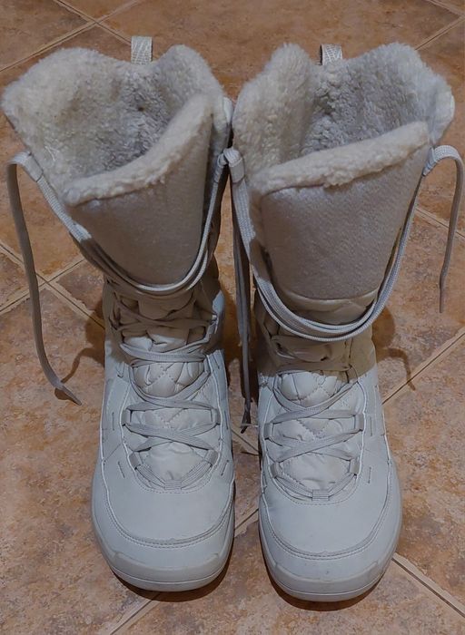 Продавам дамски/детски ботуши Quechua, бежови, номер 39.