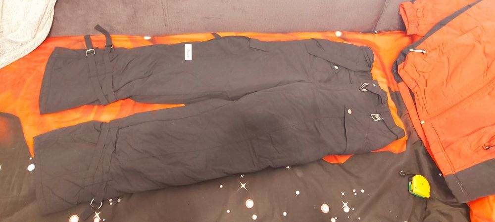 Pantaloni ski diferite dimensiuni