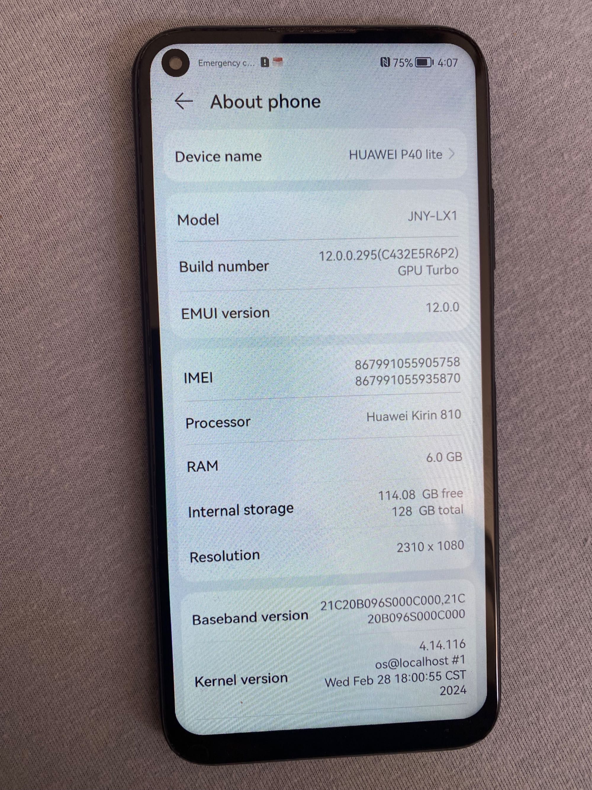 Продавам телефон Huawei