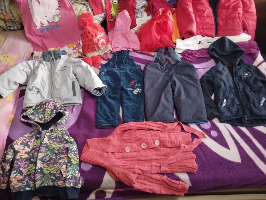 Vând hăinuțe pentru copiii 3-8 ani