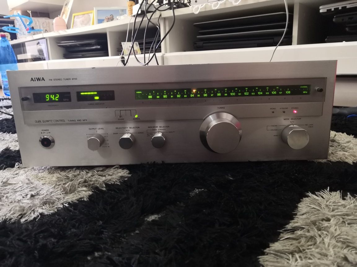 Vintage Si Aiwa FM Stereo Tuner Model 9700