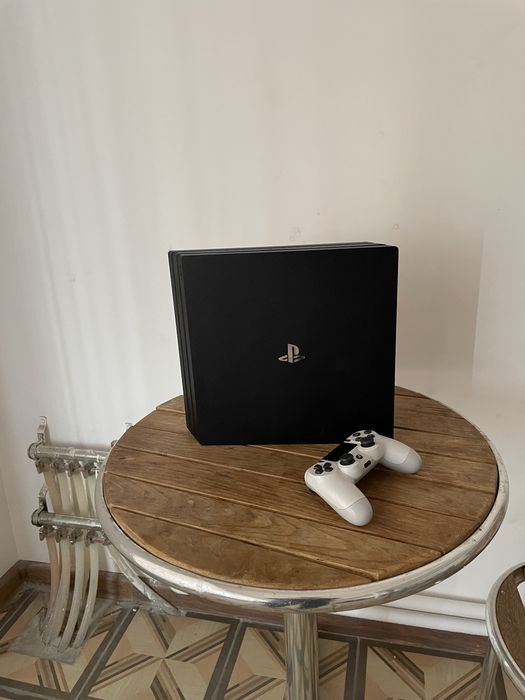 Продаю PlayStation 4 Pro 1TB в идеяльном состояние