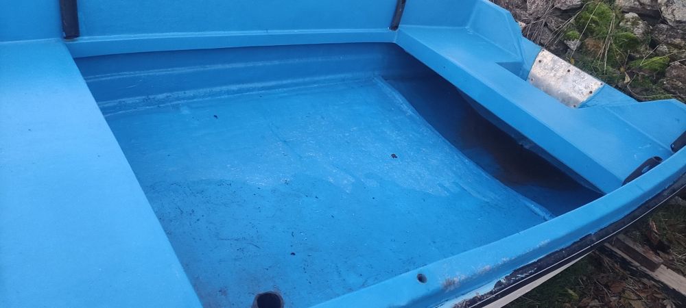 Продавам лодка 3.95 с двигател MARINER  10 КС.