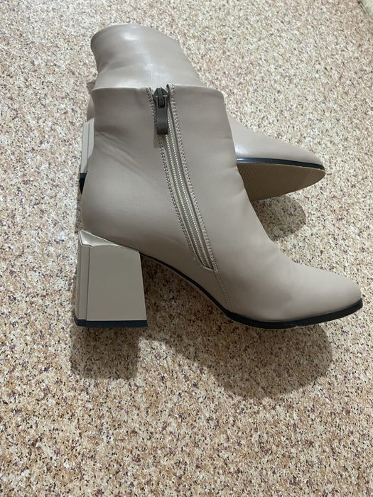 Осенние  полусапожки  продам  срочно .