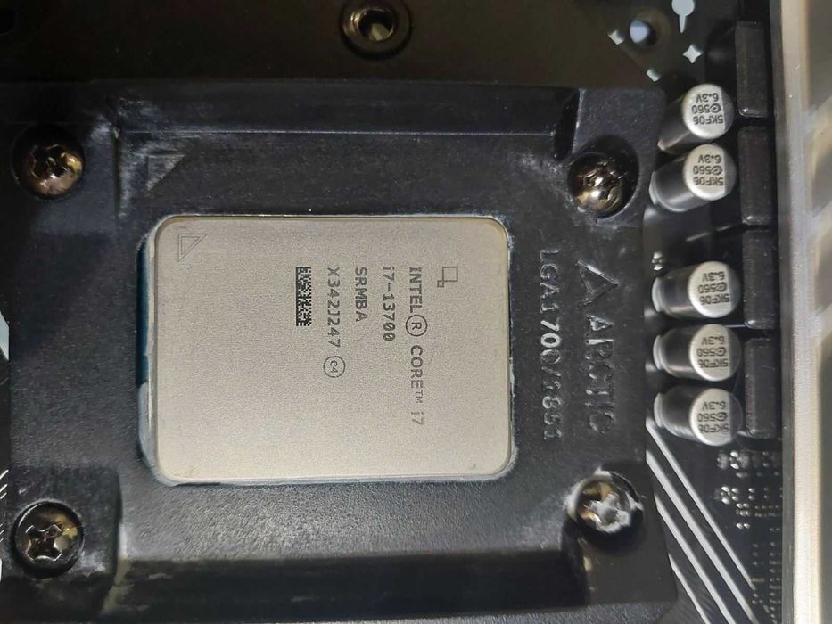 i7 13700 + Asus Prime B760M-A Wi-Fi D4 + ARCTIC Freezer III 240 A-RGB