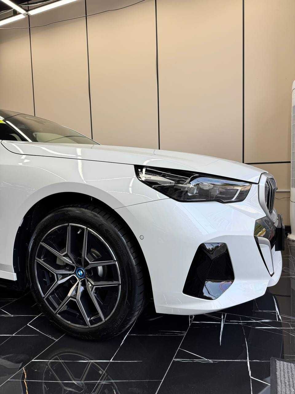 BMW i5 40L Msport sotuvga tayyor srochna