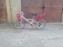 Vând bicicletă pentru fetițe.4-6 Ani
