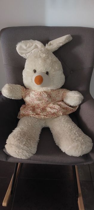 Iepure urias din pluș