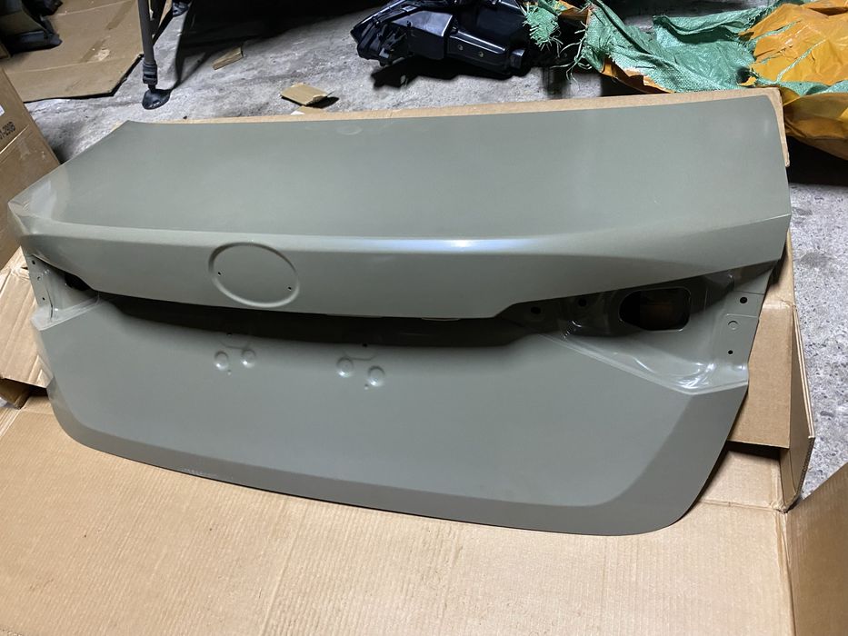 Toyota Corolla 210 Крышка багажника