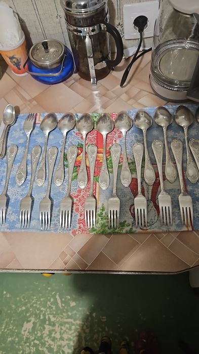 Продам серебрянный набор ложек и вилок