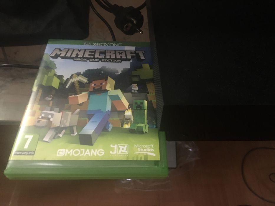 Продам Xbox one x 1 Terrabait. 2 джойстика. Обмен.