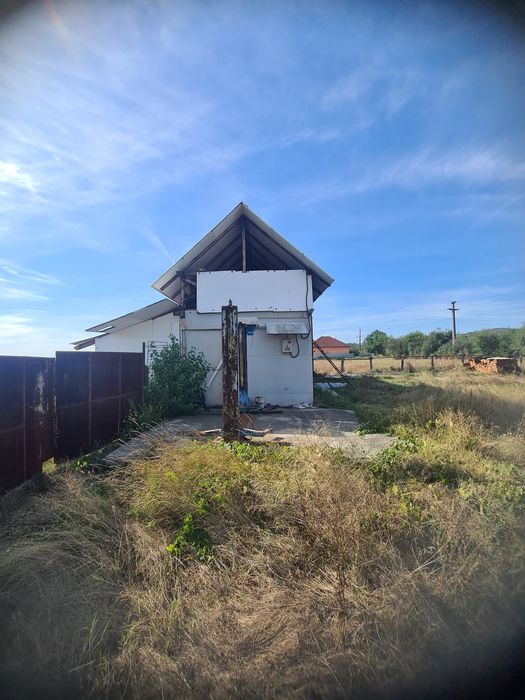 Vând teren intravilan  suprafață 10000m2