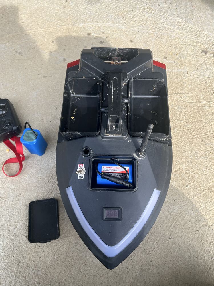 Лодка за захранка Flytec V020 GPS