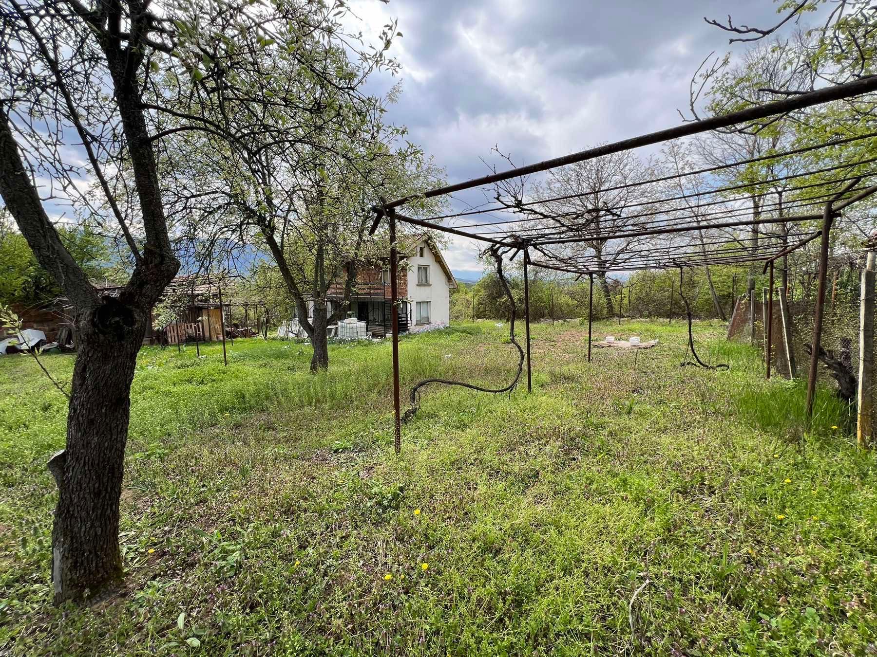 Продавам имот в близост край Враца