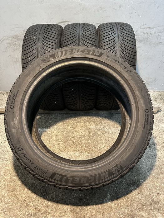 Гуми 235/45/18 MICHELIN Alpin Winter