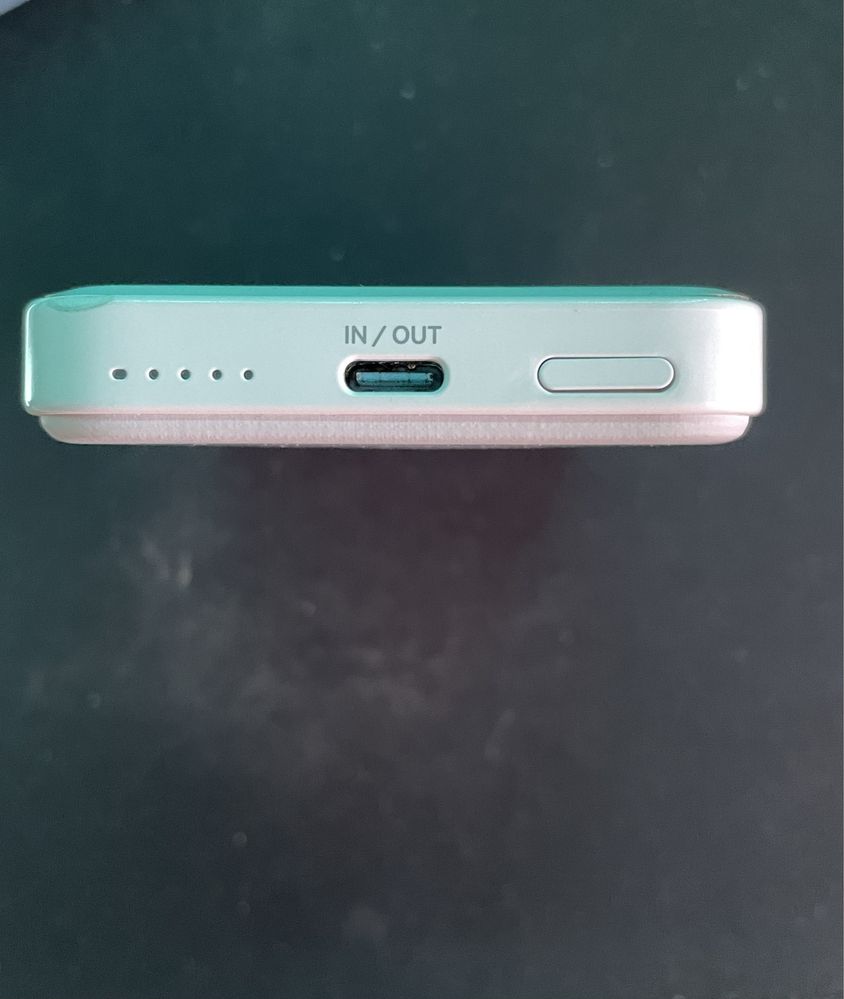 Внешний аккумулятор Anker MagSafe